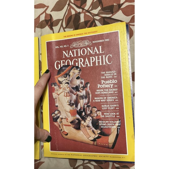 Vintage 1982 National Geographic Magazine Lot Nov Dec Lions Pueblo Pottery Ads - Picture 3 of 6
